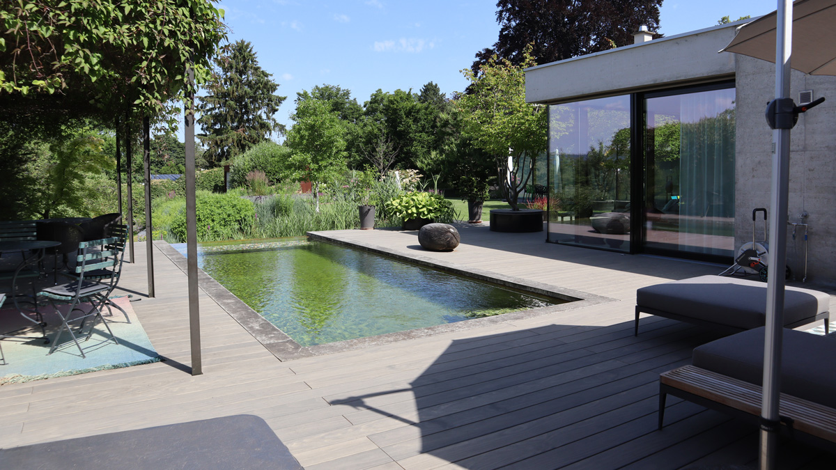 terassendeck-arlesheim-accoya-terassenboden-holz-pool
